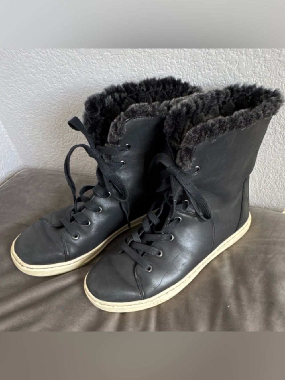 UGG Croft Exotic Velvet Womens Sneaker Leather Black Lace-Up